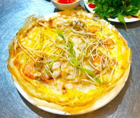 Về Sông Cầu ăn bánh xèo hải sản bên sóng biển rì rào