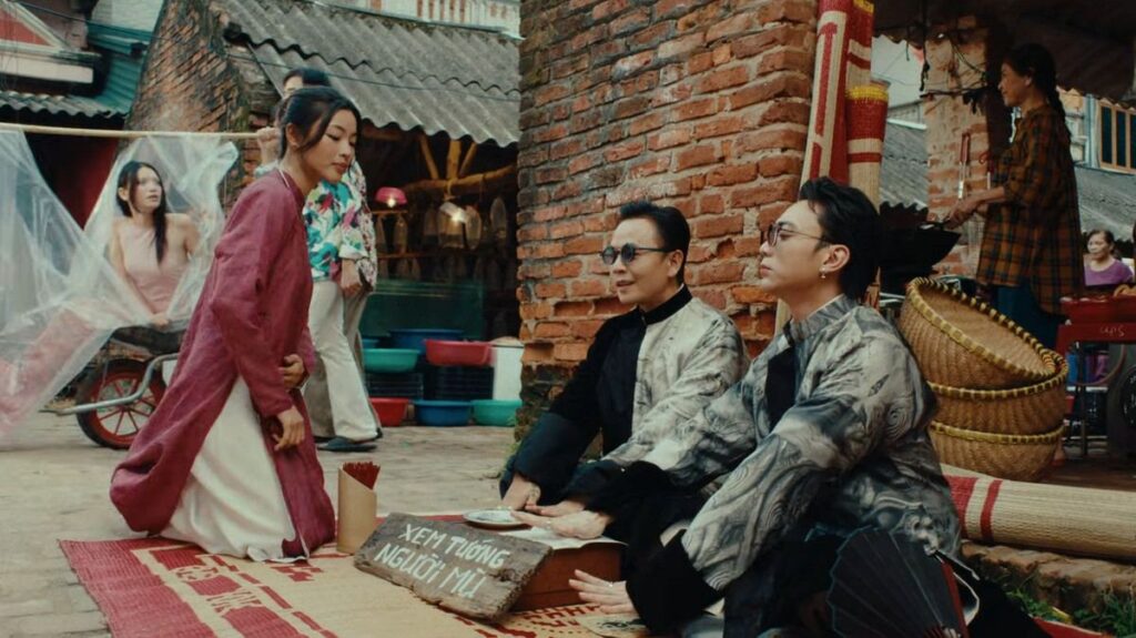 Mục sở thị chợ cổ Hưng Yên hơn 200 tuổi trong MV Mục hạ vô nhân của Soobin