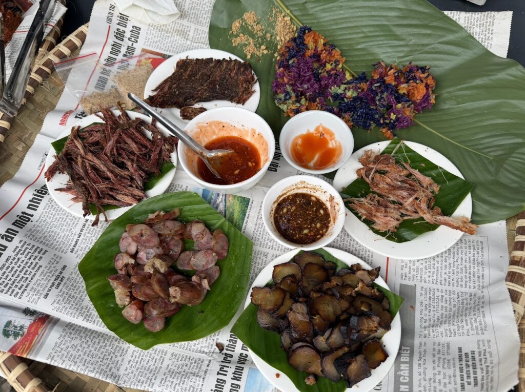 Ăn thả ga ở chợ phiên Bắc Hà tốn bao nhiêu tiền?