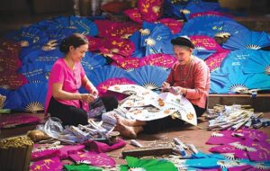 Làng quạt Chàng Sơn – nét tinh tế còn lại ở xã Tây Phương, Hà Nội