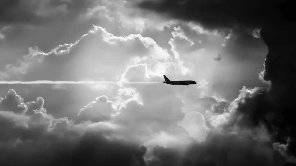 Tại sao máy bay vẫn tránh bão dù được thiết kế để chống chịu chúng?