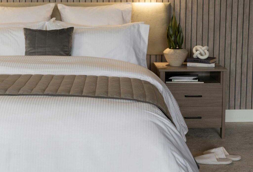 Điều đầu tiên cần làm khi vào phòng khách sạn