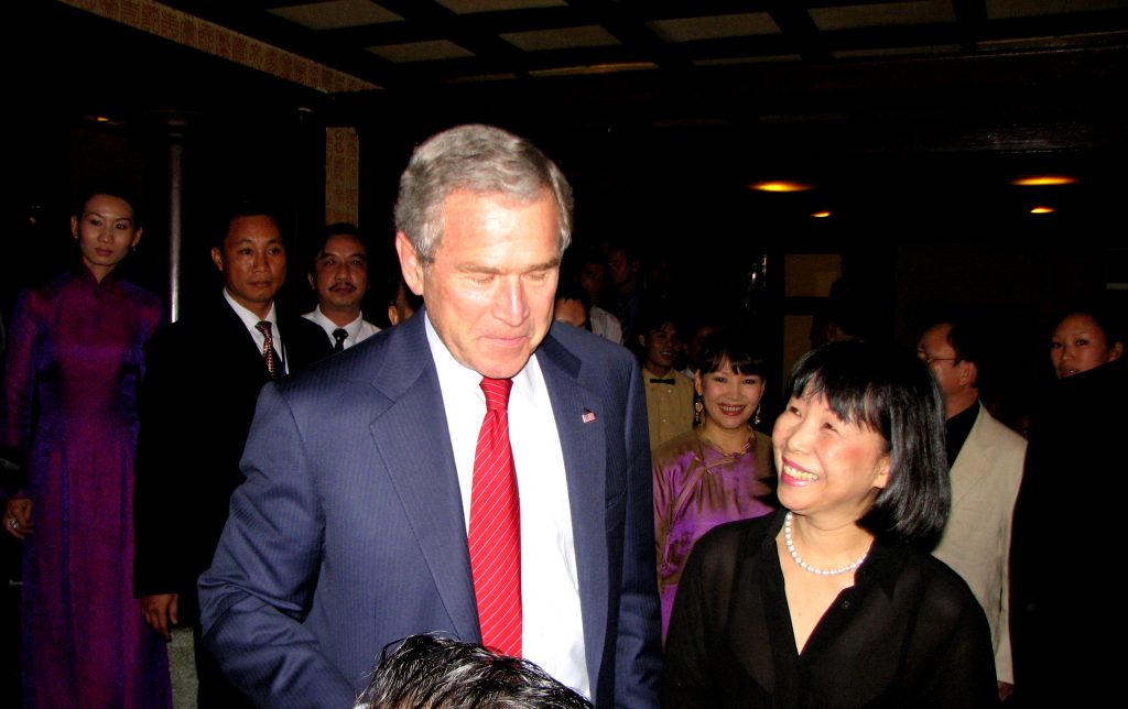 Mời tổng thống Mỹ món mít trộn kiểu Huế 