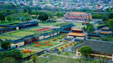 Di sản Huế ‘khoác áo xuân’ lộng lẫy, du khách quốc tế nườm nượp đổ về