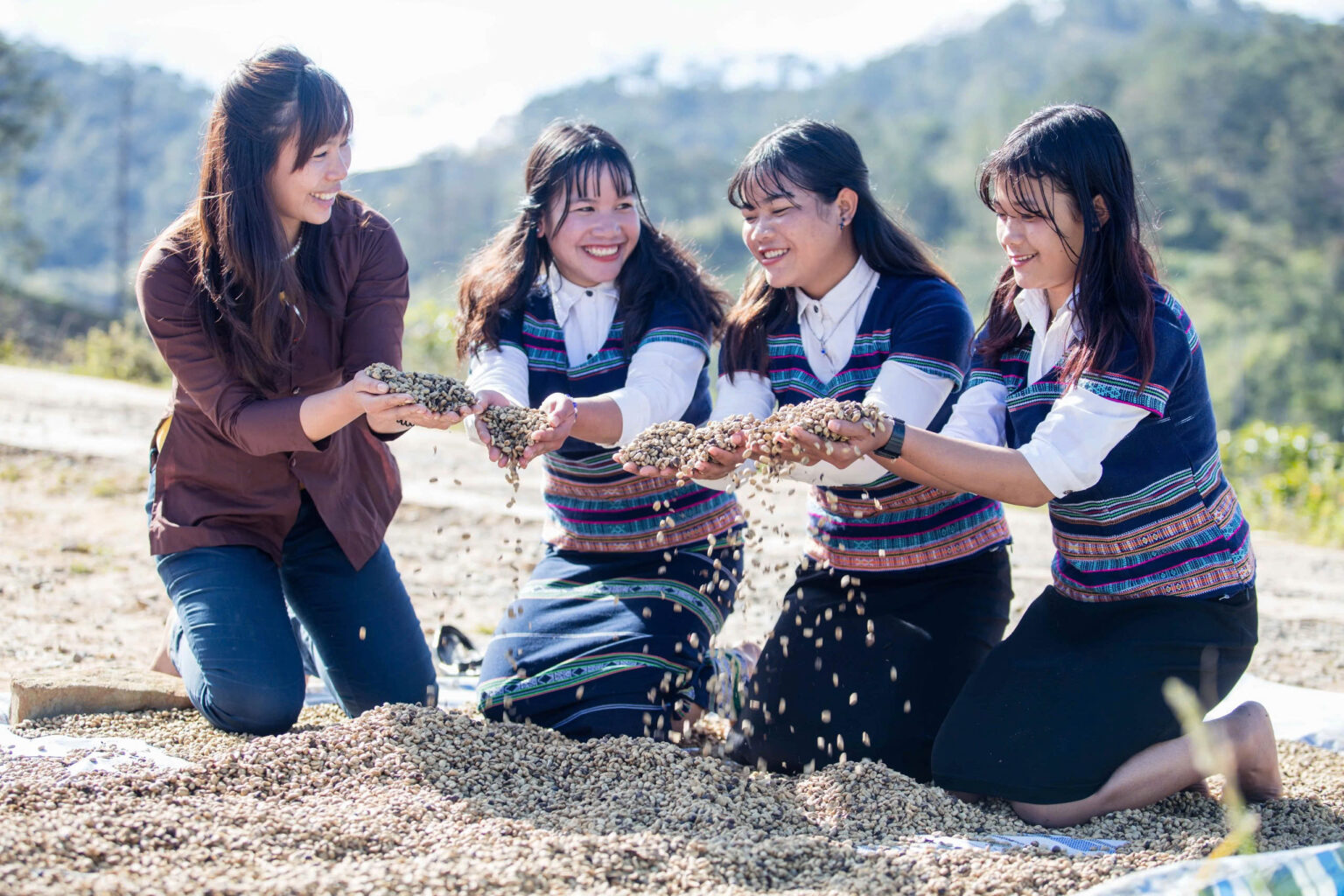 Vui Tết giữa buôn làng Tây Nguyên