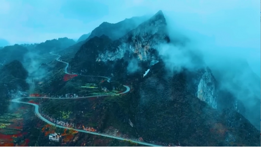 Rực rỡ không nằm ở đích đến: Road trip lên ngôi, đón những cung đường đẹp nhất cuối xuân