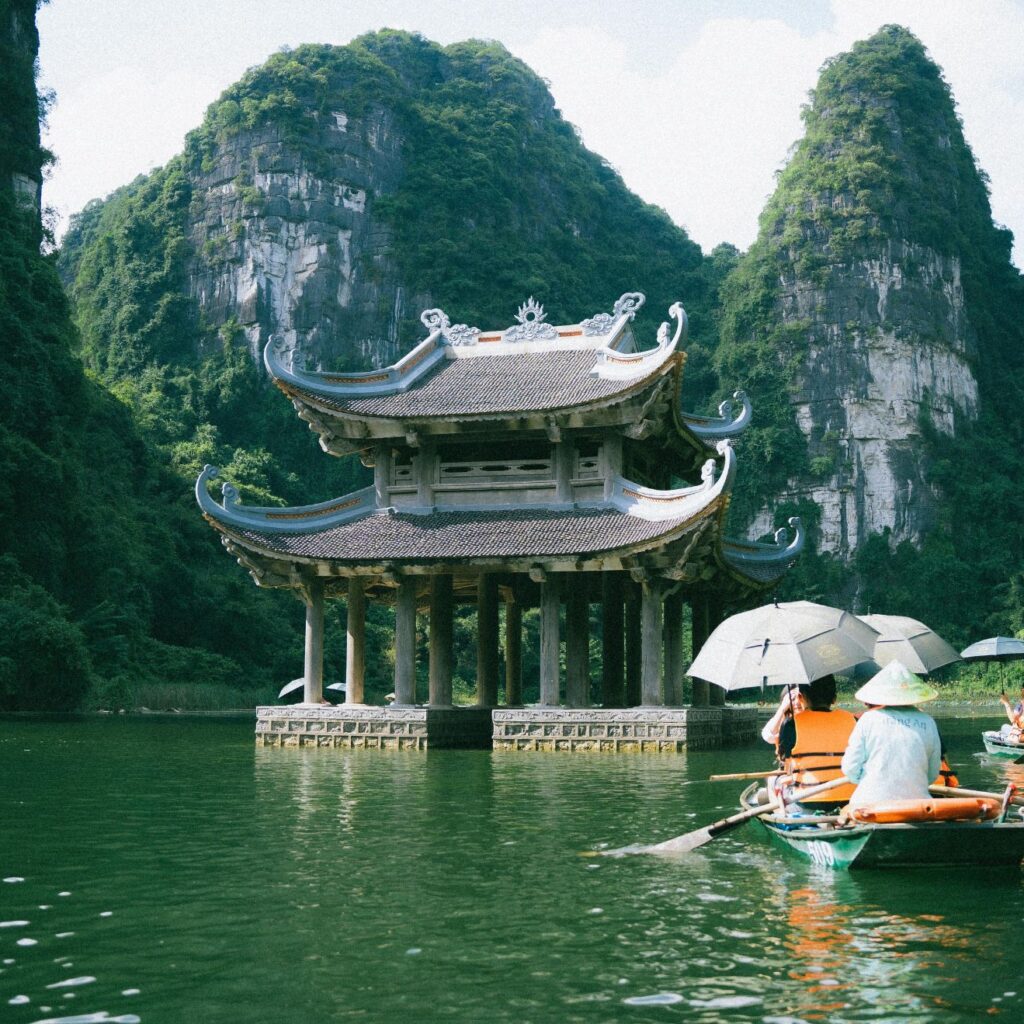 Du lịch Ninh Bình bùng nổ, dẫn đầu cả nước nhờ chiến lược du lịch di sản