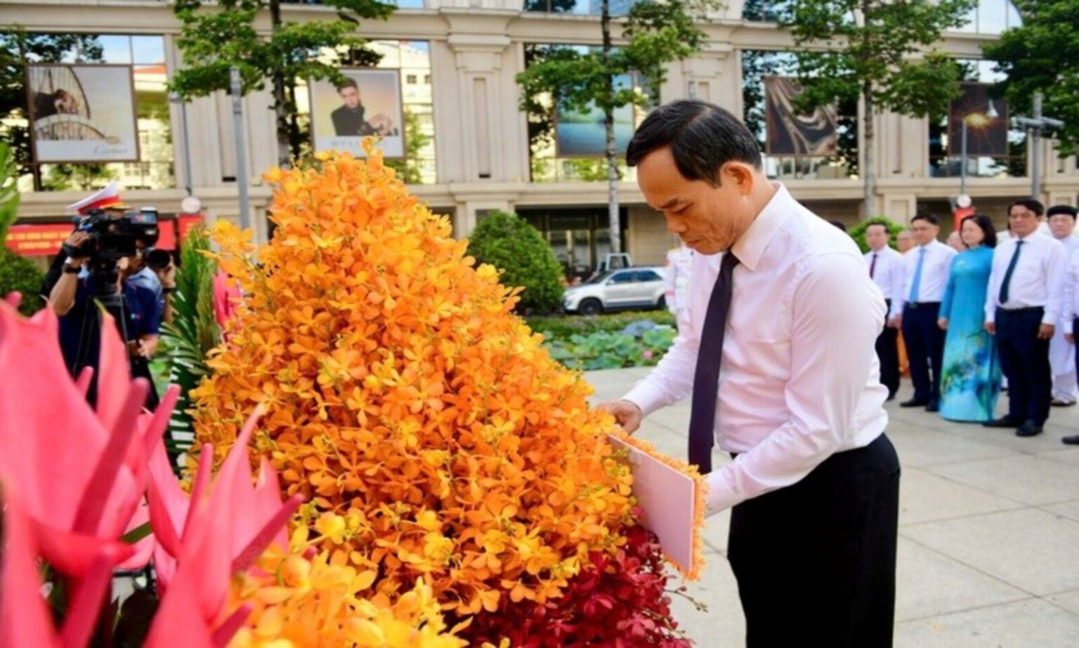 Lãnh đạo TP.HCM dâng hoa Chủ tịch Hồ Chí Minh sáng 19/5