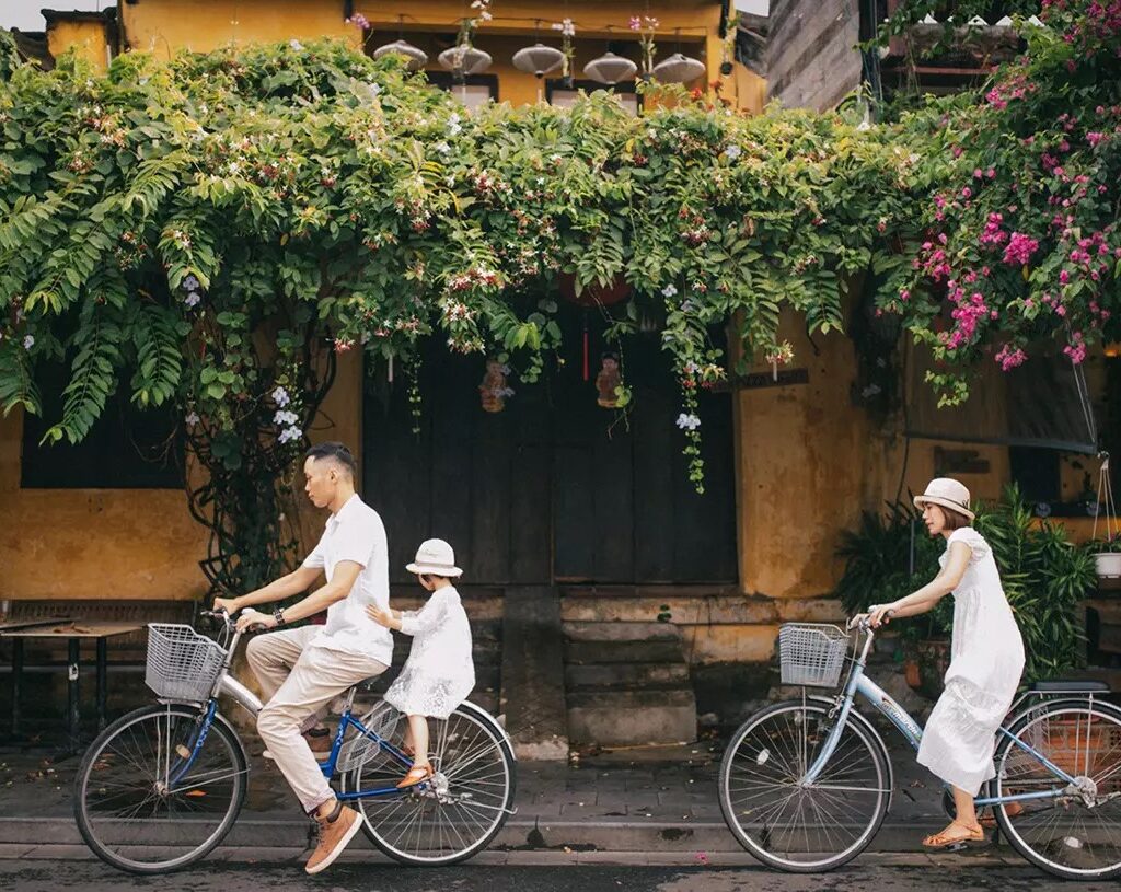 Đi xe đạp hưởng ứng “Hành trình di sản xanh” ở Hội An