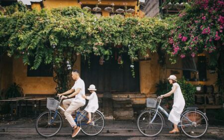 Đi xe đạp hưởng ứng “Hành trình di sản xanh” ở Hội An